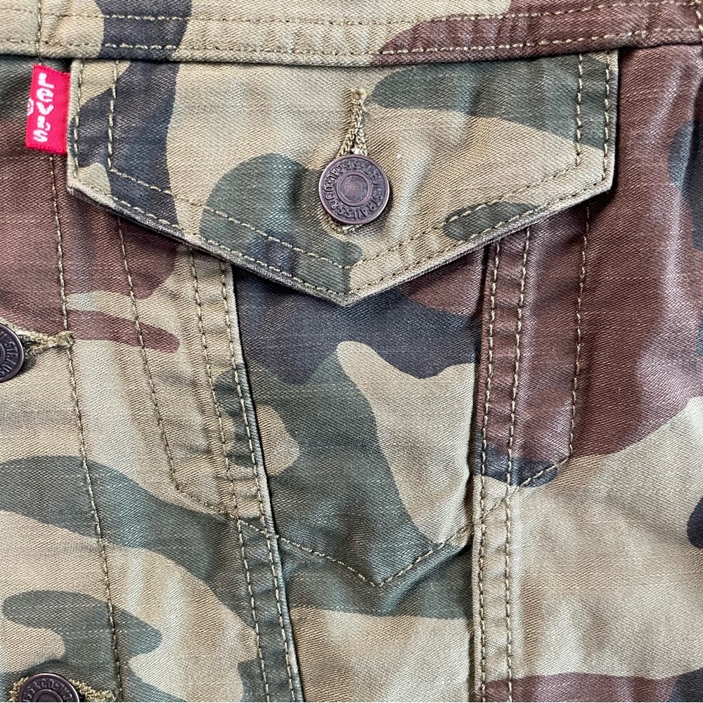 Levi's Women's Camouflage Sleeveless Denim Vest - Green/Brown - Picture 6 of 11